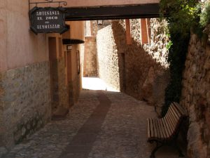 Wąskie uliczki i kamienne zabudowania – Albarracín to jedna z najładniejszych miejscowości Hiszpanii.
